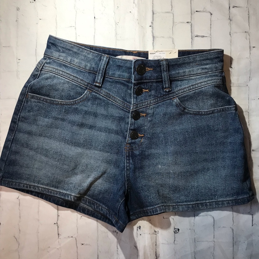 Juniors Jeans Shorts size 3 26” waist short curvy mom high rise button fly SO